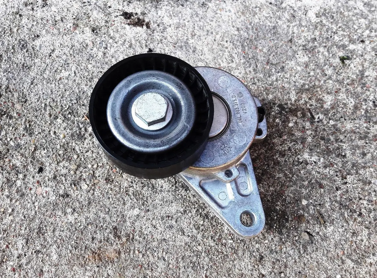 Genuine Engine Alternator Belt Tensioner 04L903315d 04L 903 315 D Volkswagen 2.0 Tdi Dfg Dfga 110Kw 150Ps Passat Alltrack Golf Tiguan Touran Skoda Superb 2019 2018 1