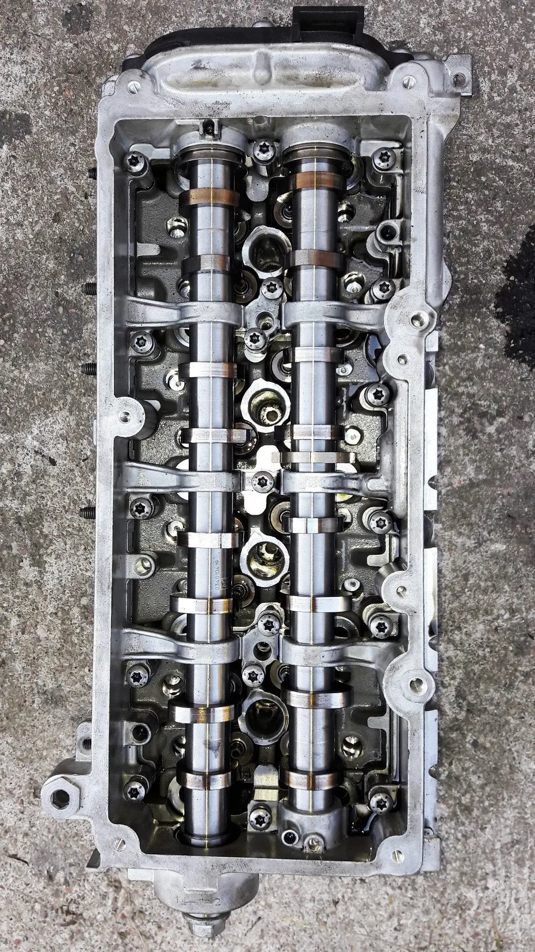 Genuine Engine Cylinder Head 04L103373e 04L 103 373 E With Intake Inlet Exhaust Camshatfs And Housing 04L103292f 04L 103 292 F Volkswagen 2.0 Tdi Dfg Dfga 110Kw 150Ps Passat Alltrack Golf Tiguan Touran Skoda Superb 2019 2018 1