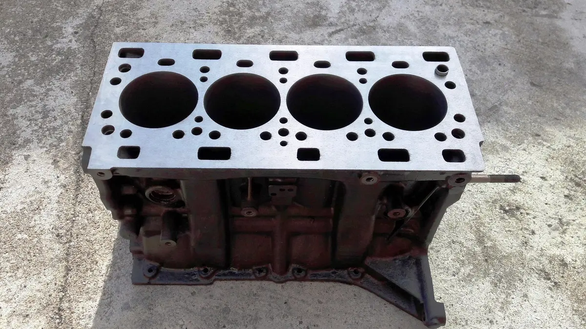 Remanufactured Genuine Engine Cylinder Block 8200513042 Renault 2.5 Dci G9u Master Trafic Nissan Primastar Interstar Opel Movano 2