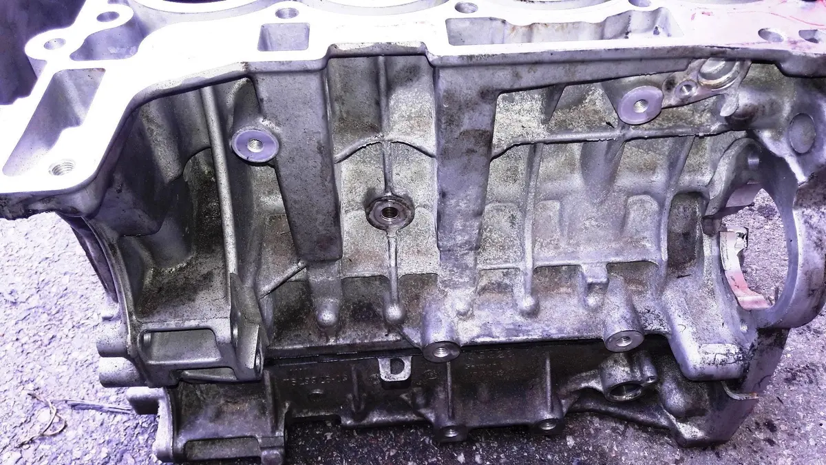 Genuine Engine Cylinder Block Crankcase 7587604 7629928 Bmw 2.0 Petrol N20 N20b20 N20b20a 1Er F20 F21 2Er F22 F87 F23 3Er F30 F80 F31 3Er Gran Turismo F34 4Er F32 F82 F33 F83 4Er Gran Coupe F36 2.5 2.8 2