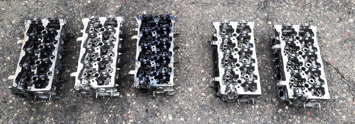Genuine Engine Cylinder Head 22111-2A100 22111-2A200 Hyundai Kia 1.6 1.7 D4fb D4fd Carens Spotage I40 I30 Ix35 Price For 1 X Item 1