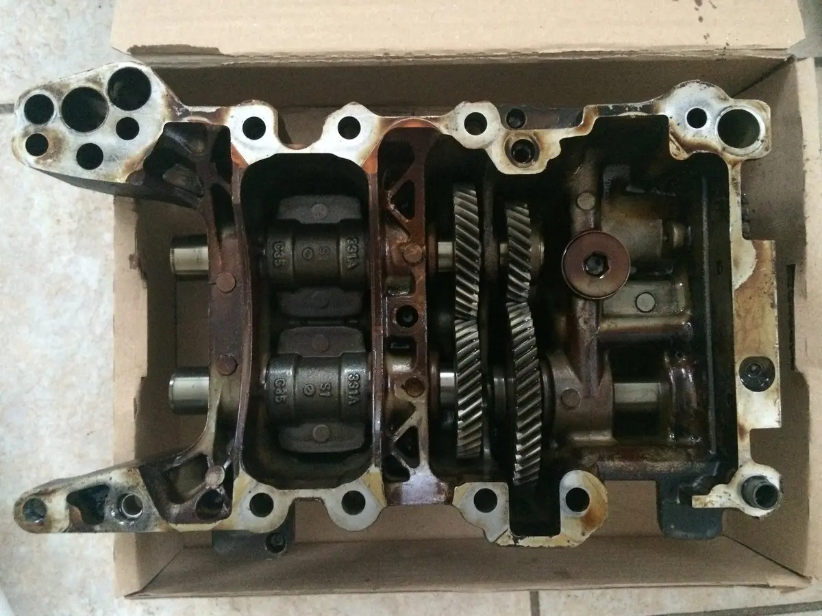 Audi A4 A3 Tt  Vw Vento Passat Eos Jetta Golf Bora Seat Toledo Leon Altea  Skoda Octavia  2004 - 2.0 Tfsi Petrol Engine / 147 Kw  Engine Code: Bgb Bwa Axx  Part Number: 06B103535f / 06B 103 535 F  Used Balance Shaft 1