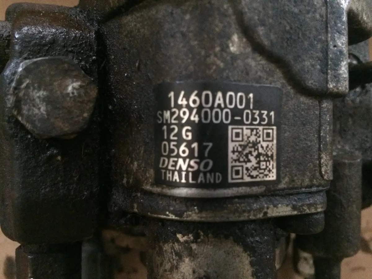 Mitsubishi Pajero Shogun L200 2.5 Diesel Engine 2005 2006 2007 2008 2009 2010 2011 2012 Engine Code: 4D56u Part Number: Sm294000-0331 1460A001 Used Fuel Pump 2