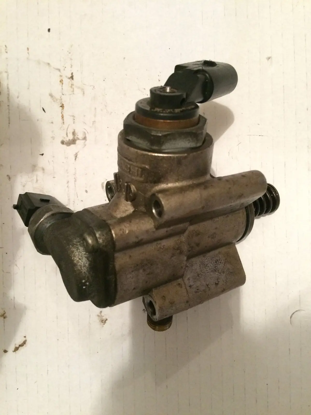 Audi A4 B7 A3 Tt A6 Volkswagen Vw Eos Jetta Bora Passat Golf Vento Seat Leon Toledo Altea 2.0 Tfsi Petrol Engine / 147 Kw 2004 2005 2006 2007 2008 2009 Axx Bgb Bwa 06F127025b Used High Pressure Fuel Pump 1