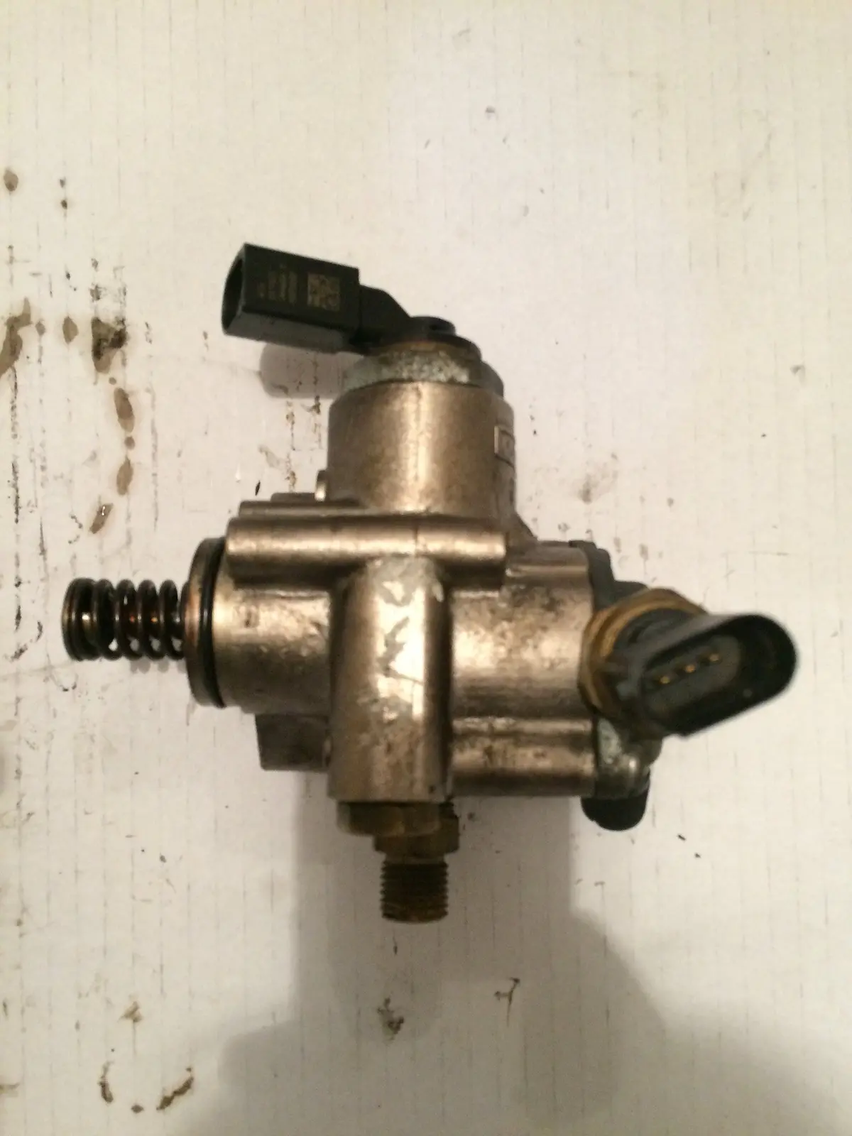 Audi A4 B7 A3 Tt A6 Volkswagen Vw Eos Jetta Bora Passat Golf Vento Seat Leon Toledo Altea 2.0 Tfsi Petrol Engine / 147 Kw 2004 2005 2006 2007 2008 2009 Axx Bgb Bwa 06F127025f Used High Pressure Fuel Pump 1