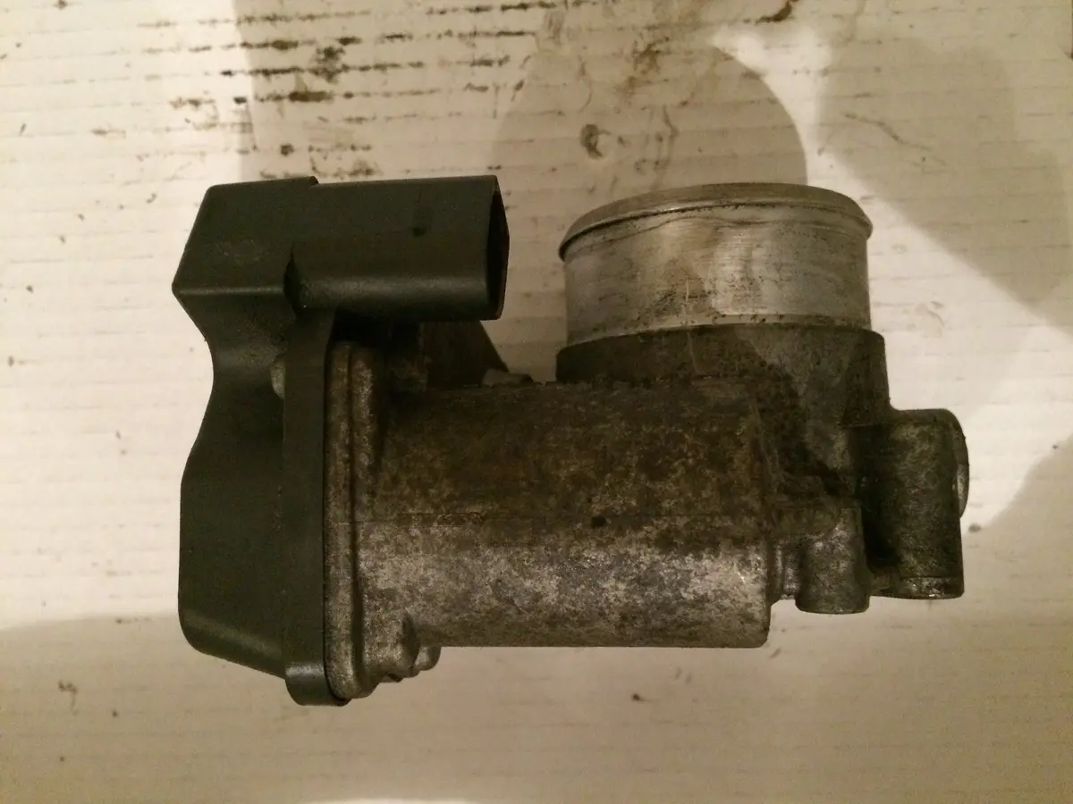 Audi A4 B7 A3 Tt A6 Volkswagen Vw Eos Jetta Bora Passat Golf Vento Seat Leon Toledo Altea 2.0 Tfsi Petrol Engine / 147 Kw 2004 2005 2006 2007 2008 2009 Axx Bgb Bwa 06F133062g Used Throttle Body 2