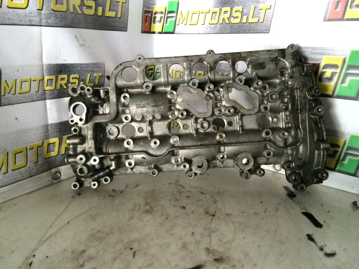 2008 M9r 830 Nissan Renault 2.0 Dci Diesel Engine Cylinder Head Cover 2