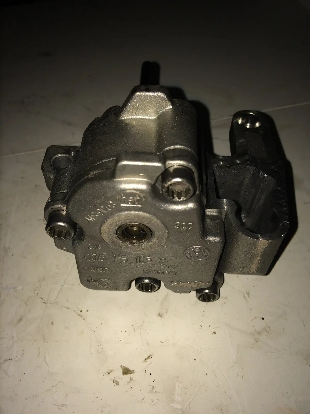 2009 Cag Audi Seat 2.0 Tdi Diesel Engine Oil Pump 03G 115 105 G 1