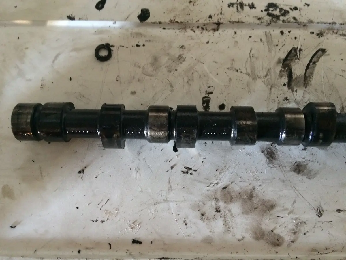 1997 4D56 Mitsubishi 2.5 D Diesel Engine Camshaft 2