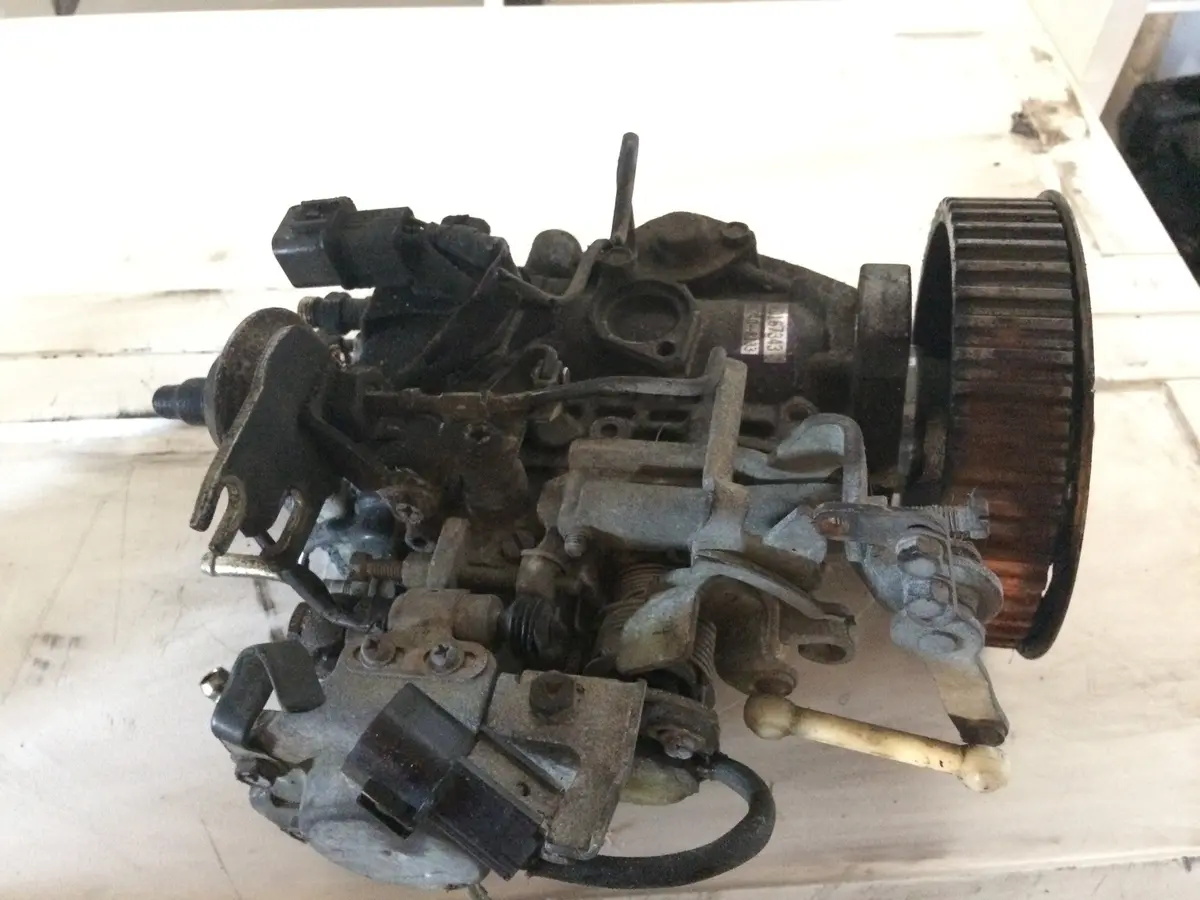 1997 4D56 Mitsubishi 2.5 D Diesel Engine Fuel Pump Md167343 104740-8133 2