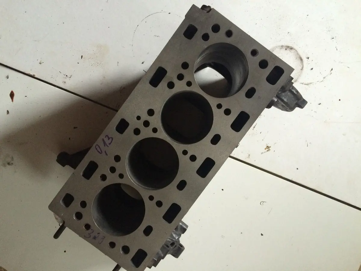 G9u Renault Opel Nissan 2.5 Dyzelis Blokas 8200110717 1