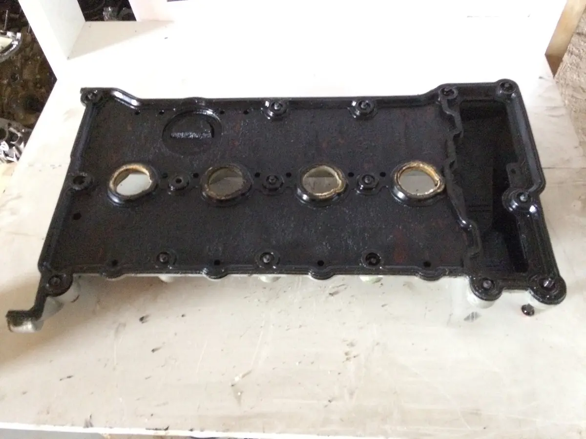 2005 Alt Audi Volkswagen Vw 2.0 Fsi Petrol Engine Cylinder Head Cover 1