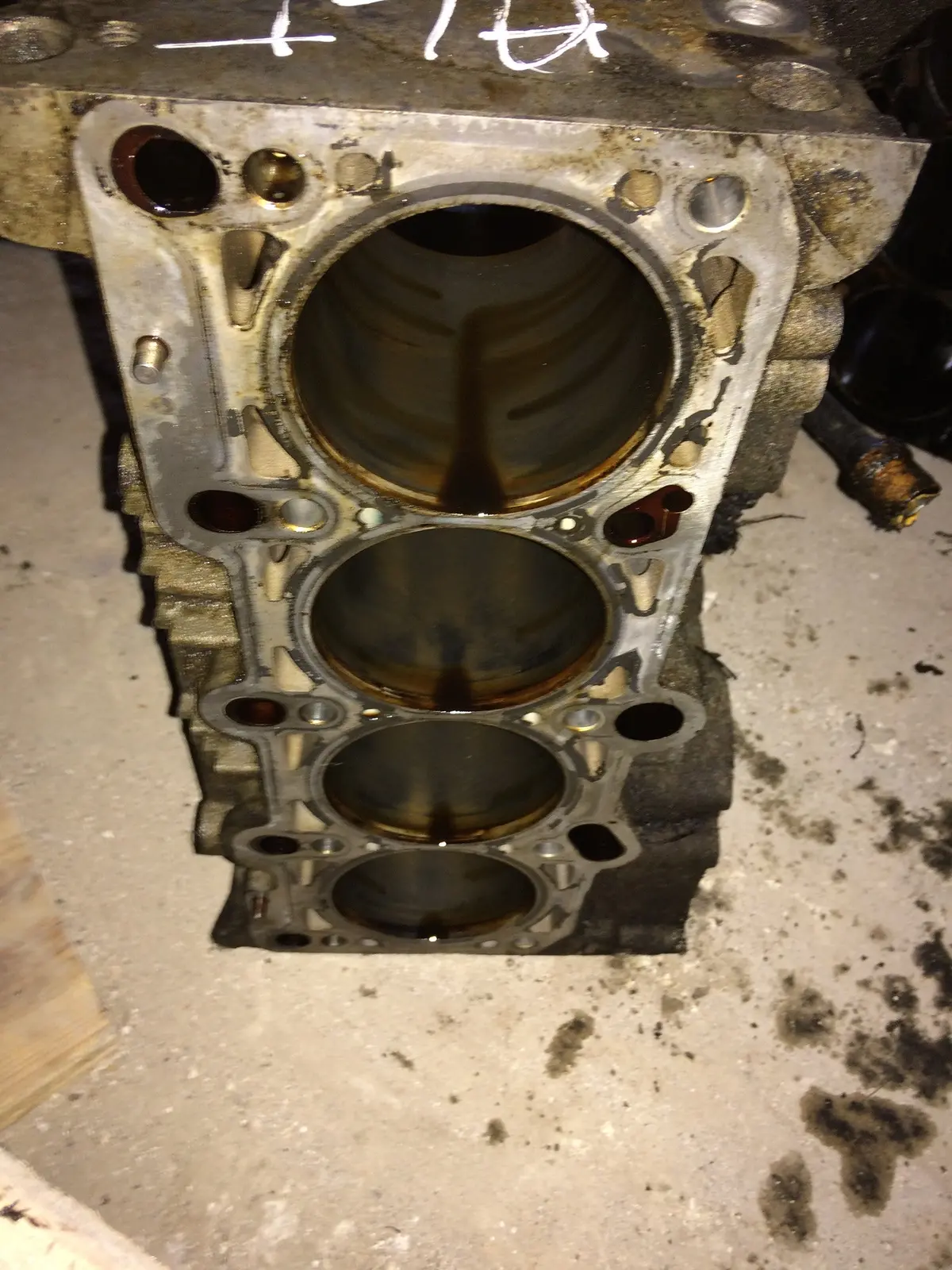2005 Alt Audi Volkswagen Vw 2.0 Fsi Petrol Engine Block 2