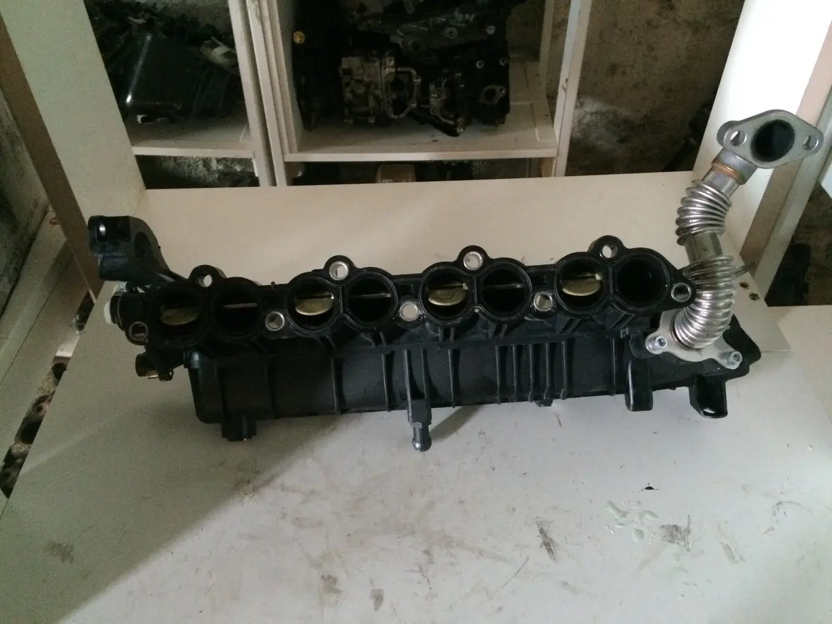 2010 D4fb Hyundai Kia 1.6 Crdi Diesel Engine In Intake Inlet Manifold 2
