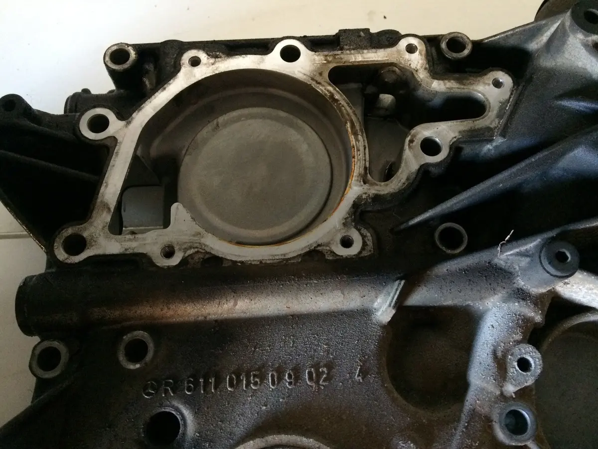 2001 611 Mercedes-Benz Mb 2.2 Cdi Diesel Engine Timing Front Cover R 611 015 09 02 2