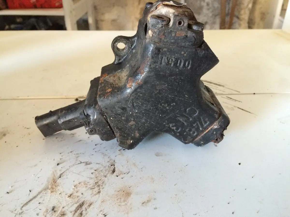 2001 611 Mercedes-Benz Mb 2.2 Cdi Diesel Engine Fuel Pump 0986437007 A6110700601 1
