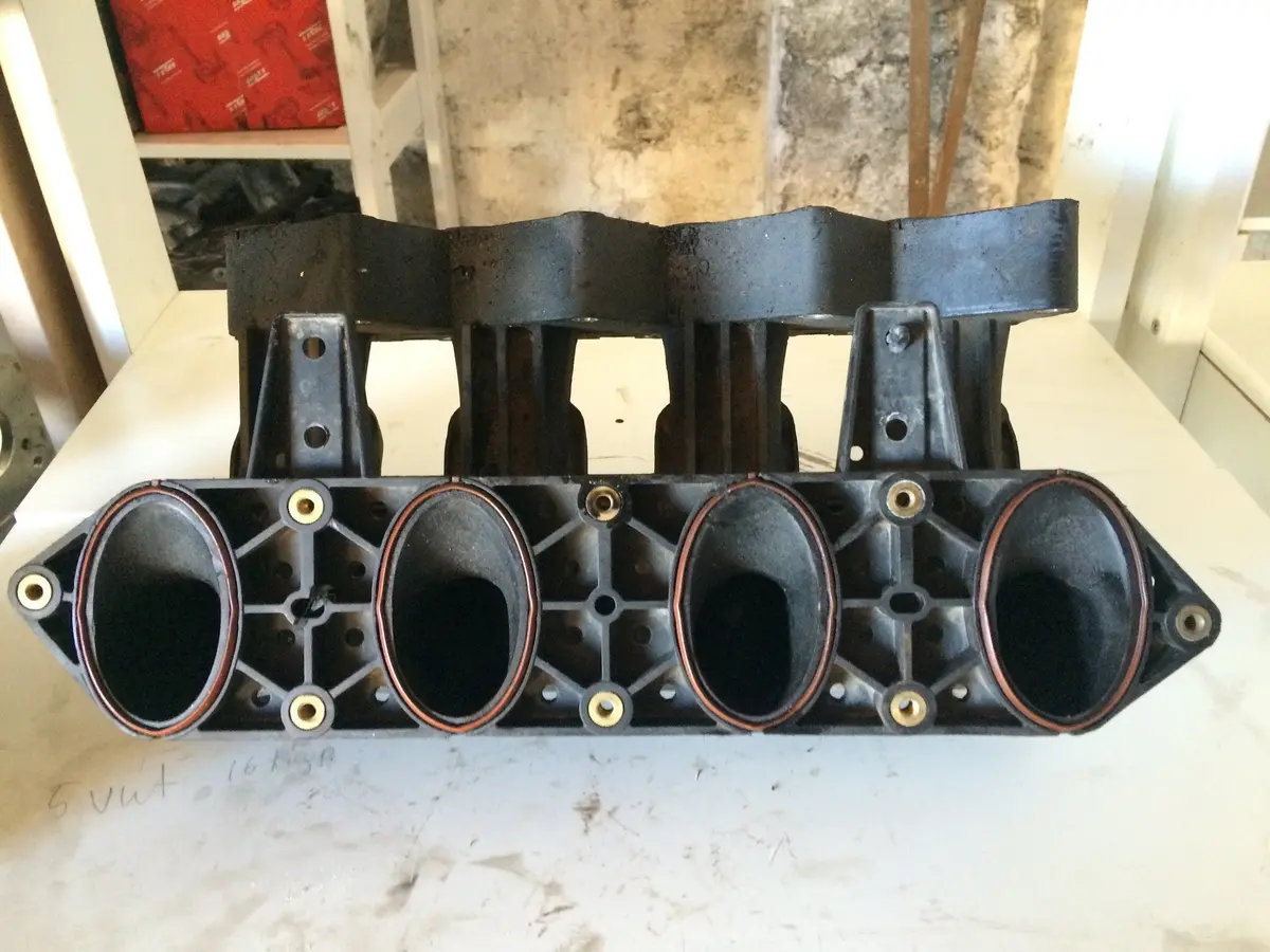 2001 611 Mercedes-Benz Mb 2.2 Cdi Diesel Engine In Intake Inlet Manifold 611 090 063 1