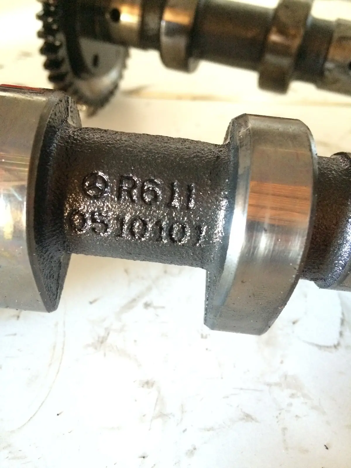 2001 611 Mercedes-Benz Mb 2.2 Cdi Diesel Engine Pair Of Camshaft R6110510101 R6110510001 2