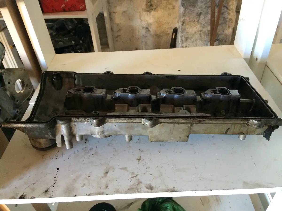 2001 611 Mercedes-Benz Mb 2.2 Cdi Diesel Engine Cylinder Head Cover A 611 016 06 05 1