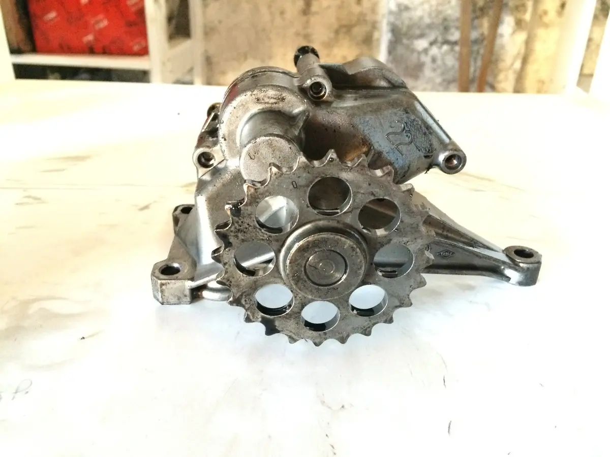 2001 611 Mercedes-Benz Mb 2.2 Cdi Diesel Engine Oil Pump 606 181 08 01 1