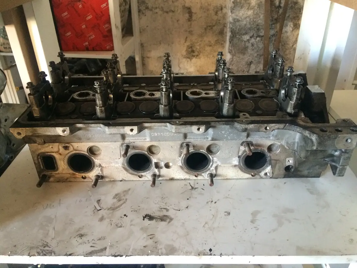 2001 611 Mercedes-Benz Mb 2.2 Cdi Diesel Engine Cylinder Head R 611 016 05 04 R 611 016 21 61 1