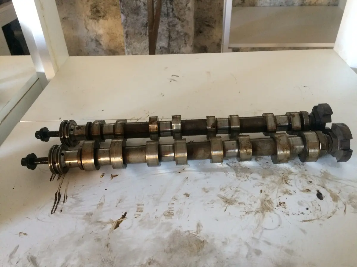 2012 N16 N16b16 Mini 1.6 Petrol Engine Pair Of Camshaft V758775580-04 In / V758775480-03 Ex 1