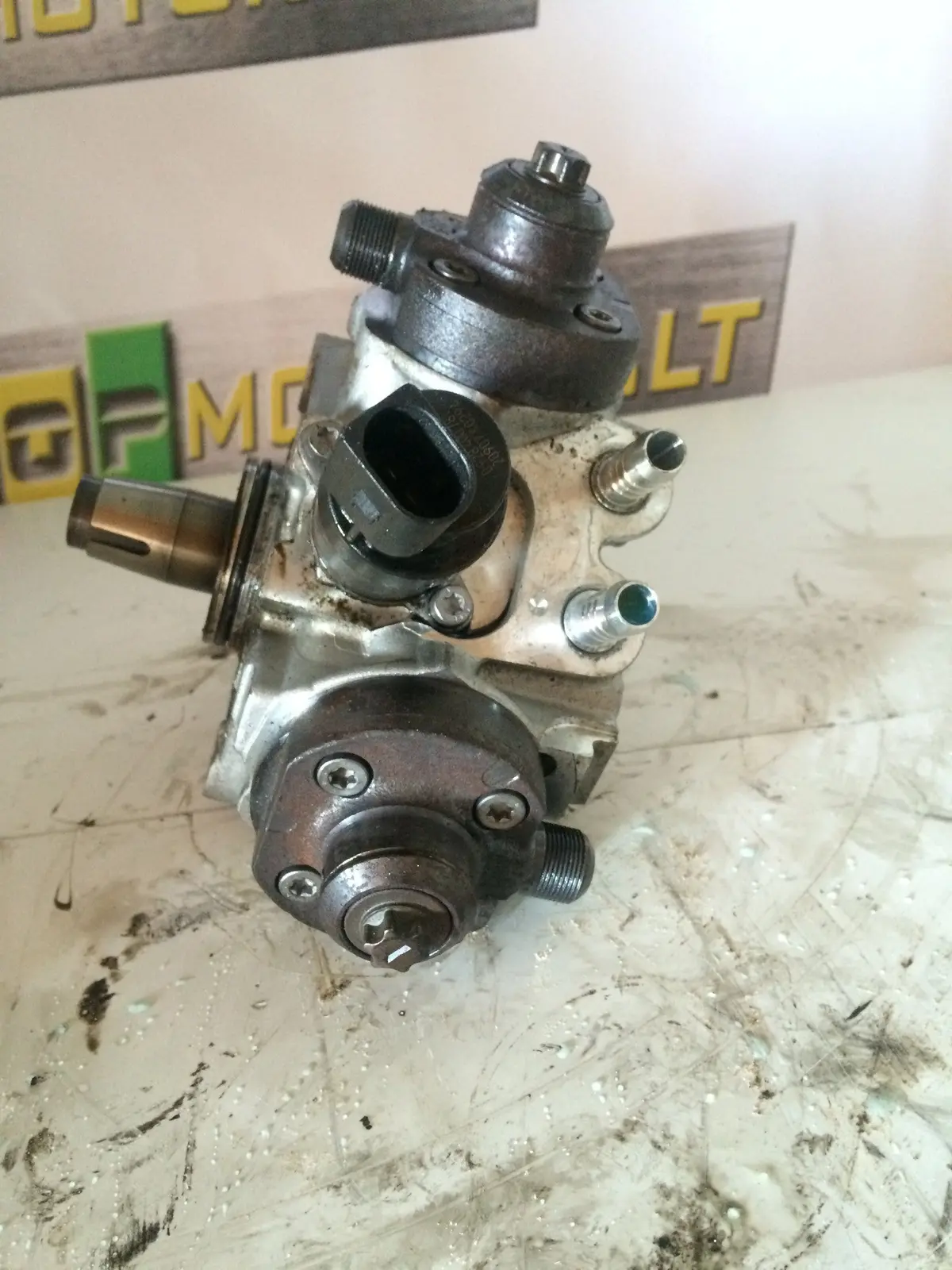 2011 N57 N57d30 N57d30a Bmw 3.0 D Diesel Engine Fuel Pump 0445010634 7823463 04 2