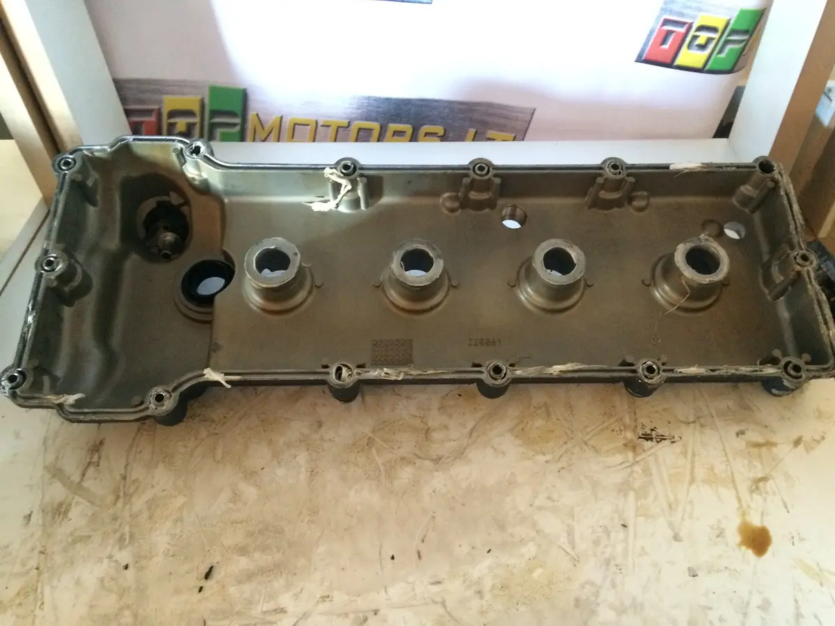 2007 M139 Maserati 4.2 Petrol Engine Cylinder Head Cover 228861 1