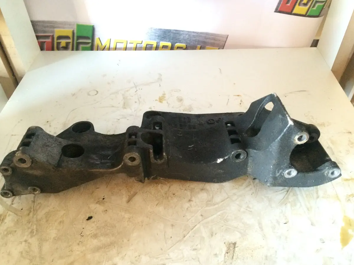 2004 Auy Volkswagen Vw 1.9 Tdi Diesel Engine Alternator Bracket Mount R 045 903 143 C 1
