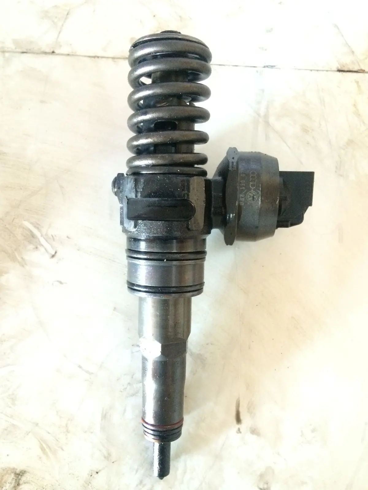 2004 Auy Volkswagen Vw 1.9 Tdi Diesel Engine Injector 038 130 073 Ag / 0414720215 1