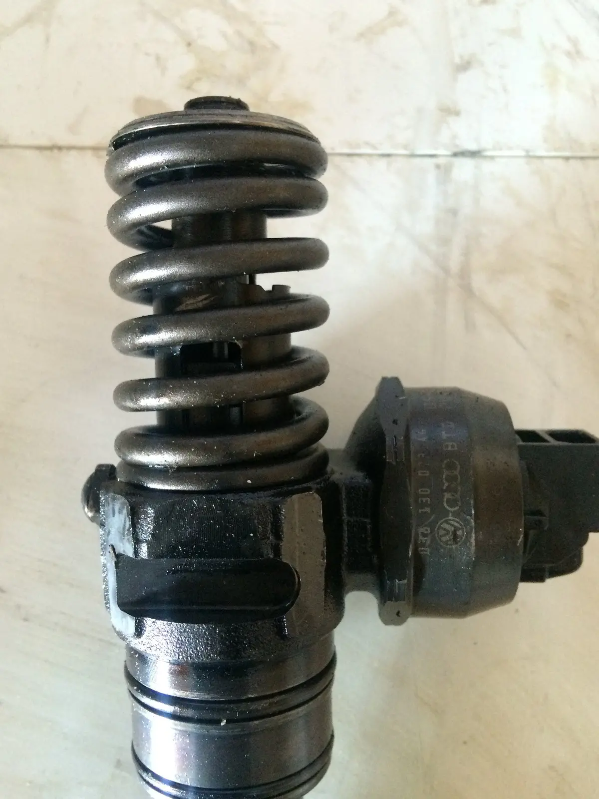 2004 Auy Volkswagen Vw 1.9 Tdi Diesel Engine Injector 038 130 073 Ag / 0414720215 2