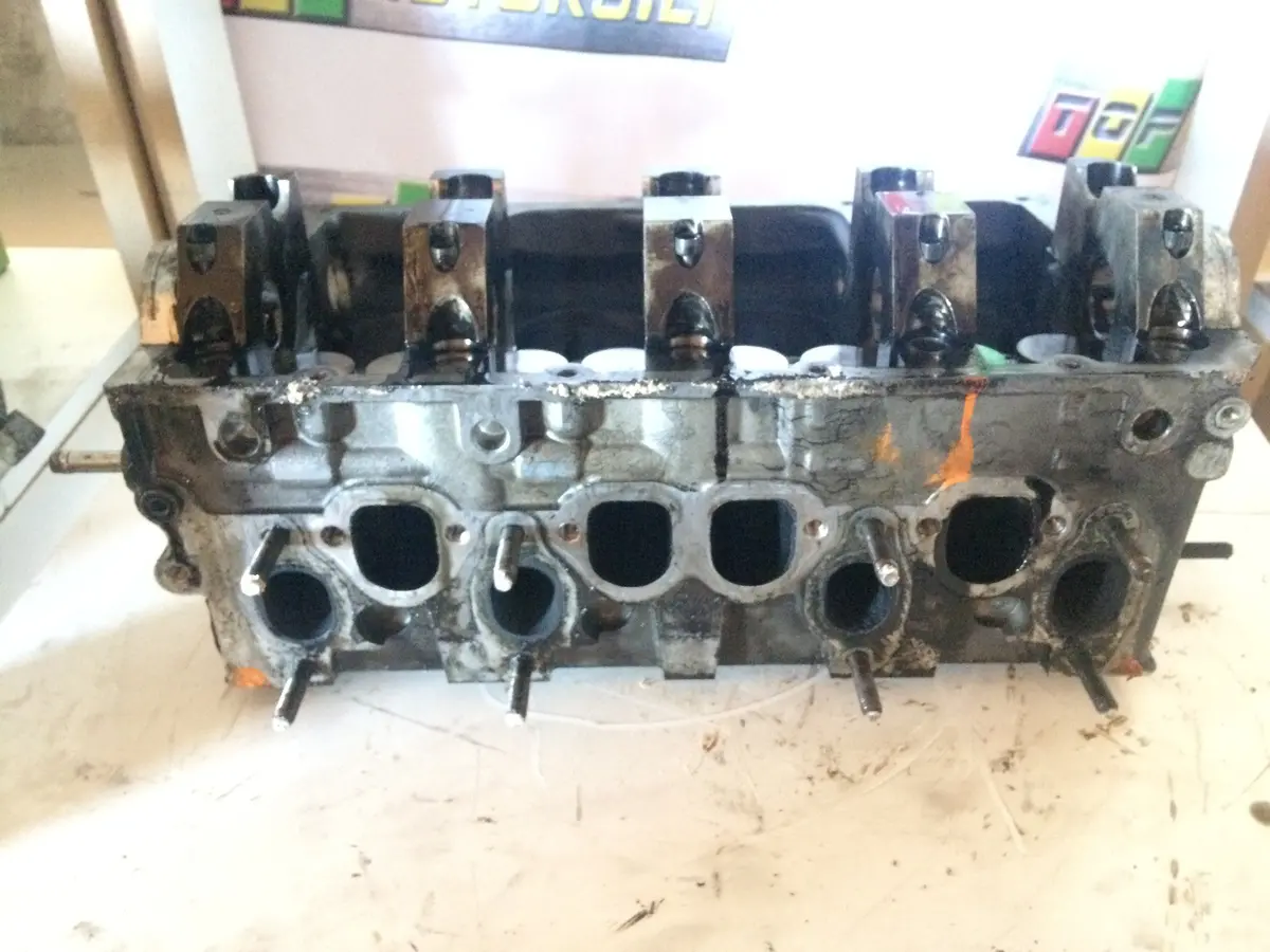 2004 Auy Volkswagen Vw 1.9 Tdi Diesel Engine Cylinder Head 038 103 373 R 2