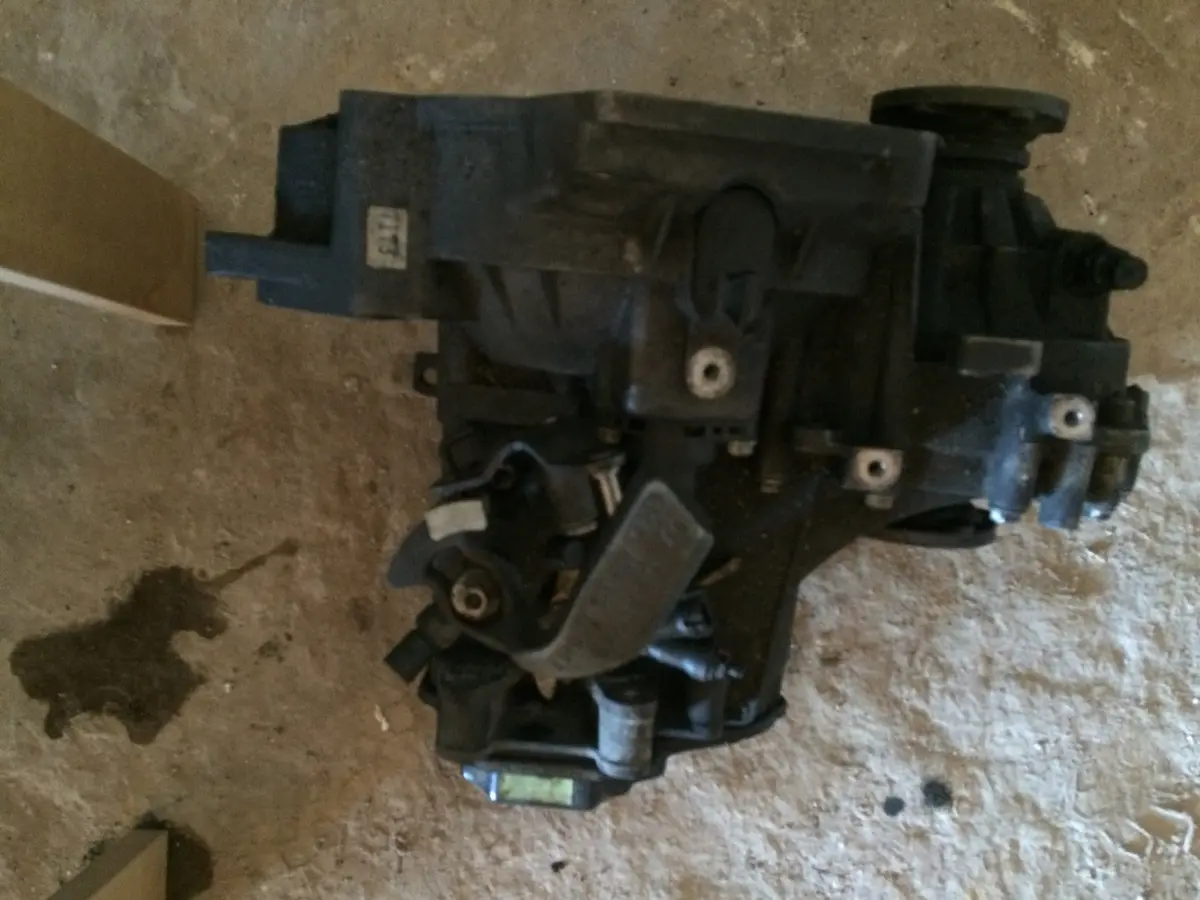 2004 Auy Volkswagen Vw 1.9 Tdi Diesel Engine Gear Box 2