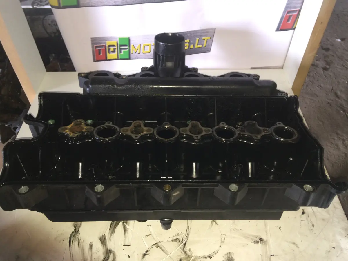 2006 G9u Opel Nissan Renault 2.5 Dci Diesel Engine In Intake Inlet Manifold With A Cylinder Head Cover 1