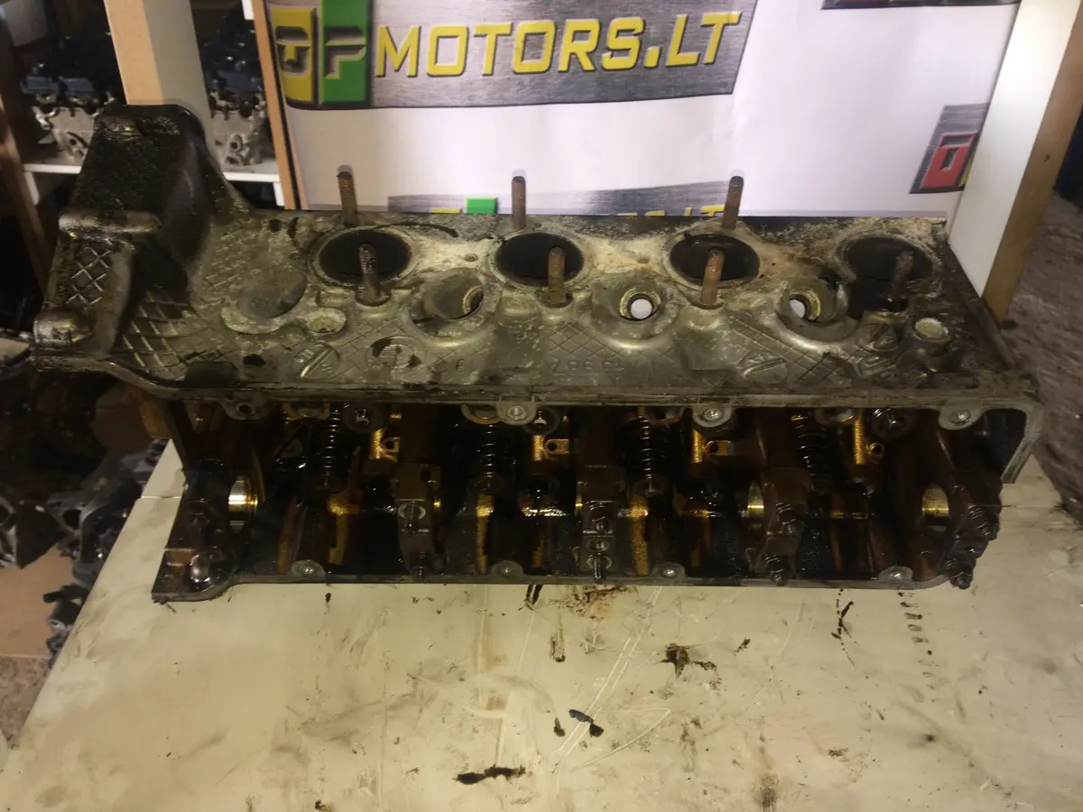 2004 M43 M43b19 194E1 Bmw 1.9 Petrol Engine Cylinder Head 1 743 987 1
