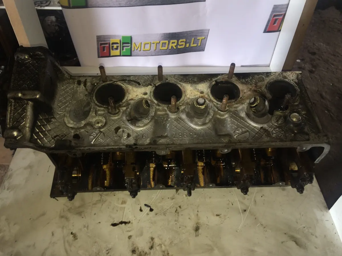 2004 M43 M43b19 194E1 Bmw 1.9 Petrol Engine Cylinder Head 1 743 987 2