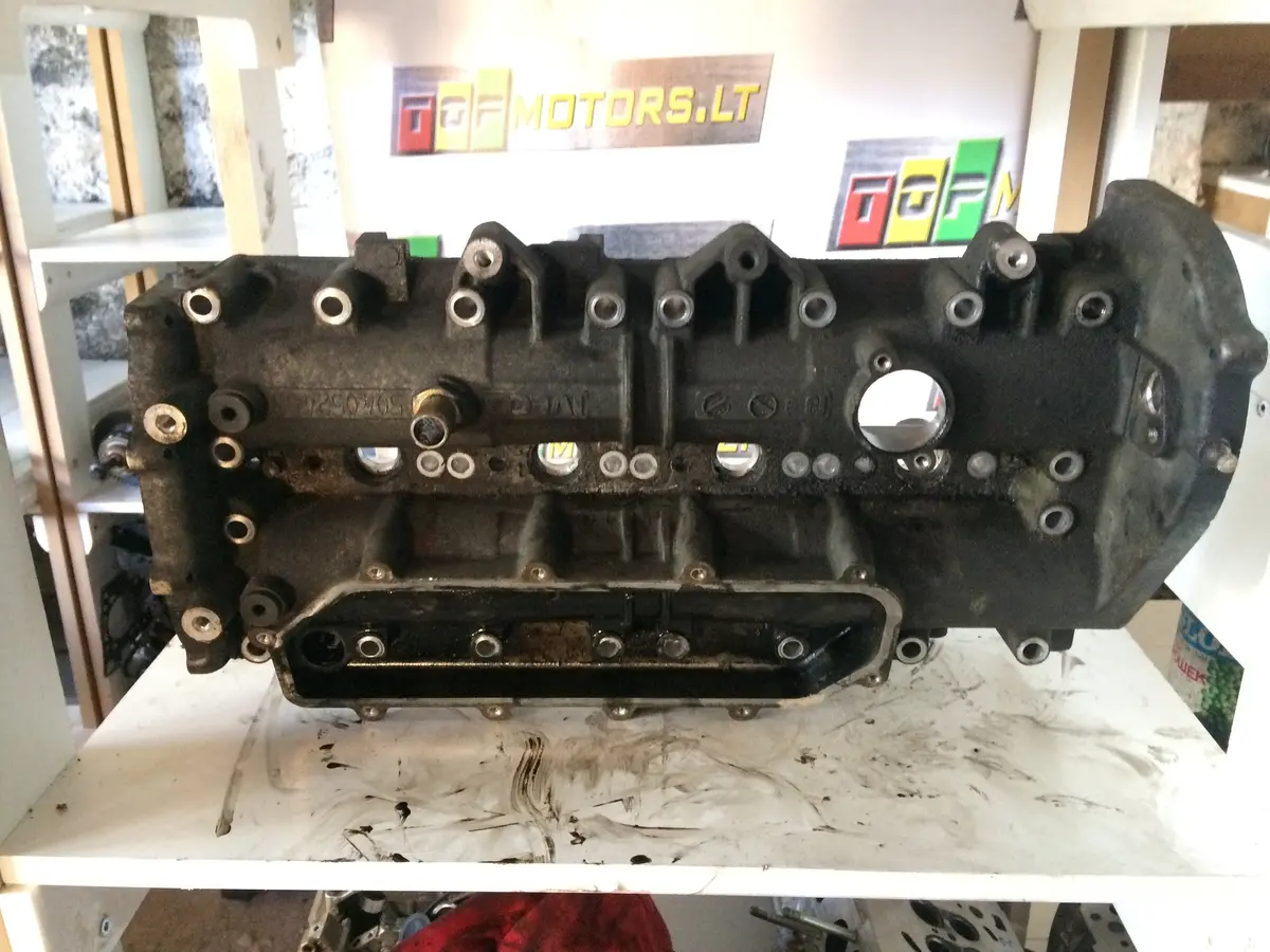 2005 F1ae Fiat Iveco 2.3 Jtd Diesel Engine Cylinder Head Cover 504052453 1