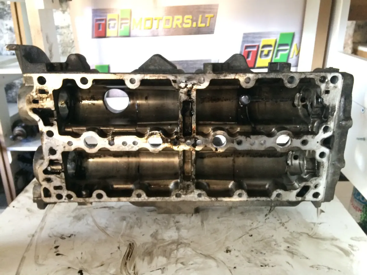 2005 F1ae Fiat Iveco 2.3 Jtd Diesel Engine Cylinder Head Cover 504052453 2