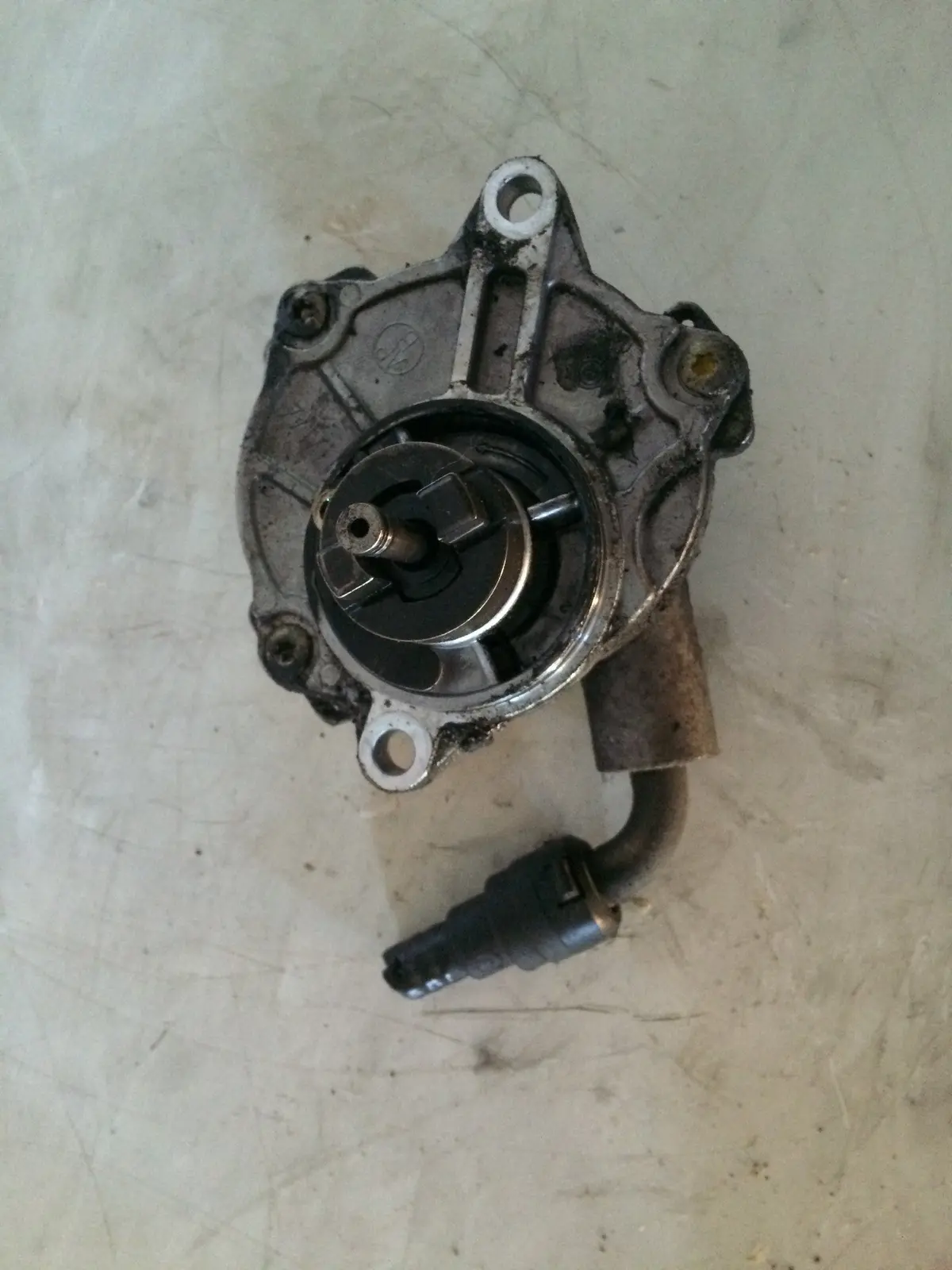 2001 611 Mercedes-Benz Mb 2.2 Cdi Diesel Engine Vacuum Pump A 611 230 0165 1