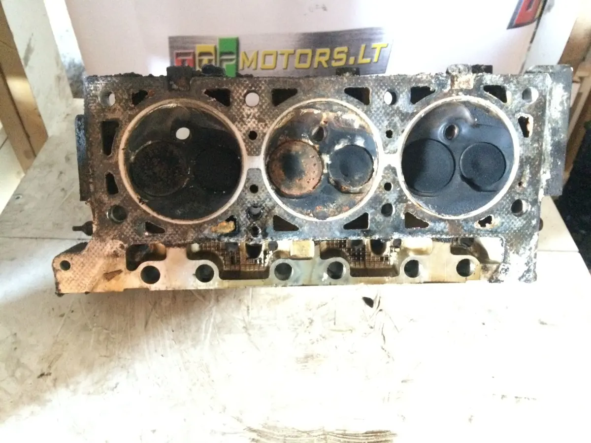 1996 Chrysler 3.3 Petrol Engine Cylinder Head 1