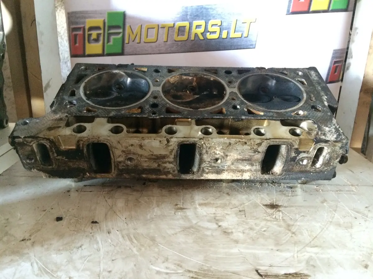 1996 Chrysler 3.3 Petrol Engine Cylinder Head 2