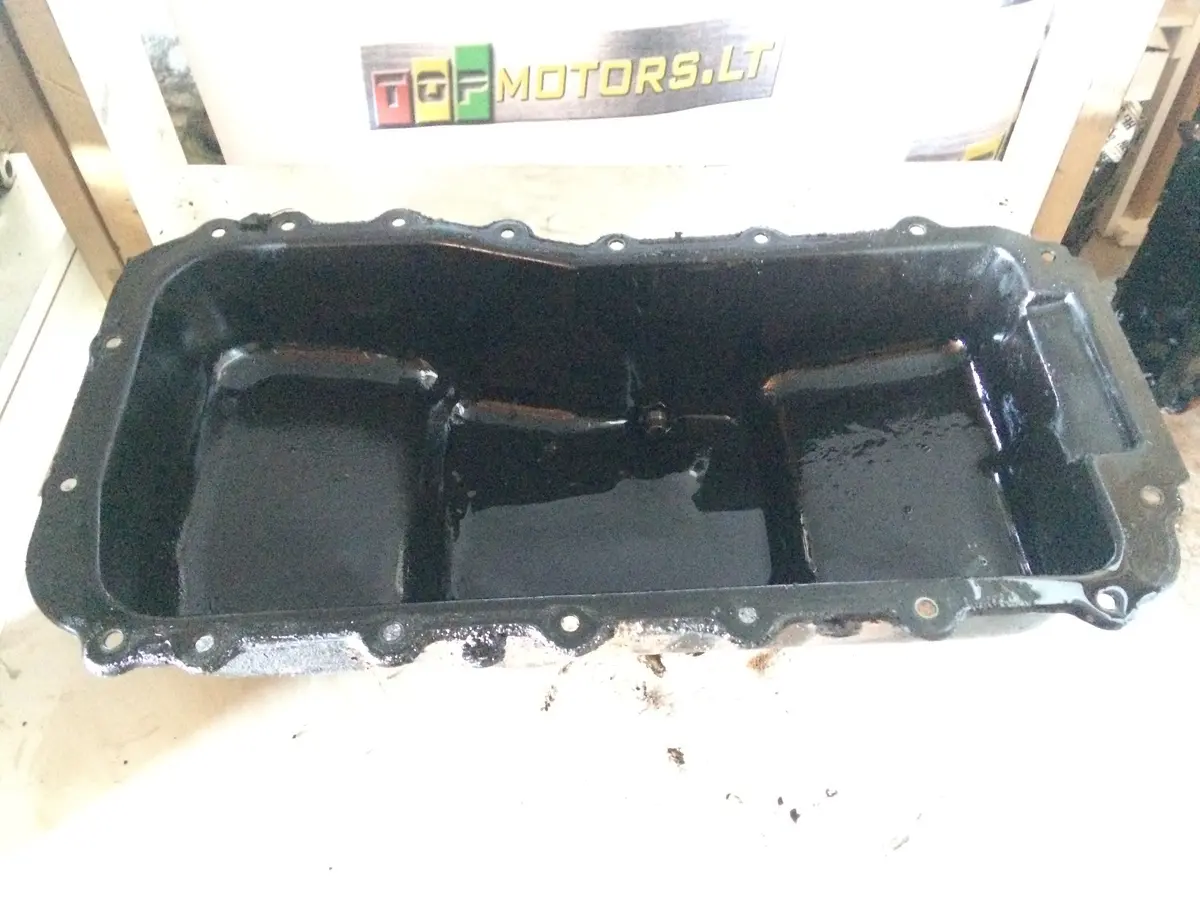 1996 Chrysler 3.3 Petrol Engine Oil Sump 1