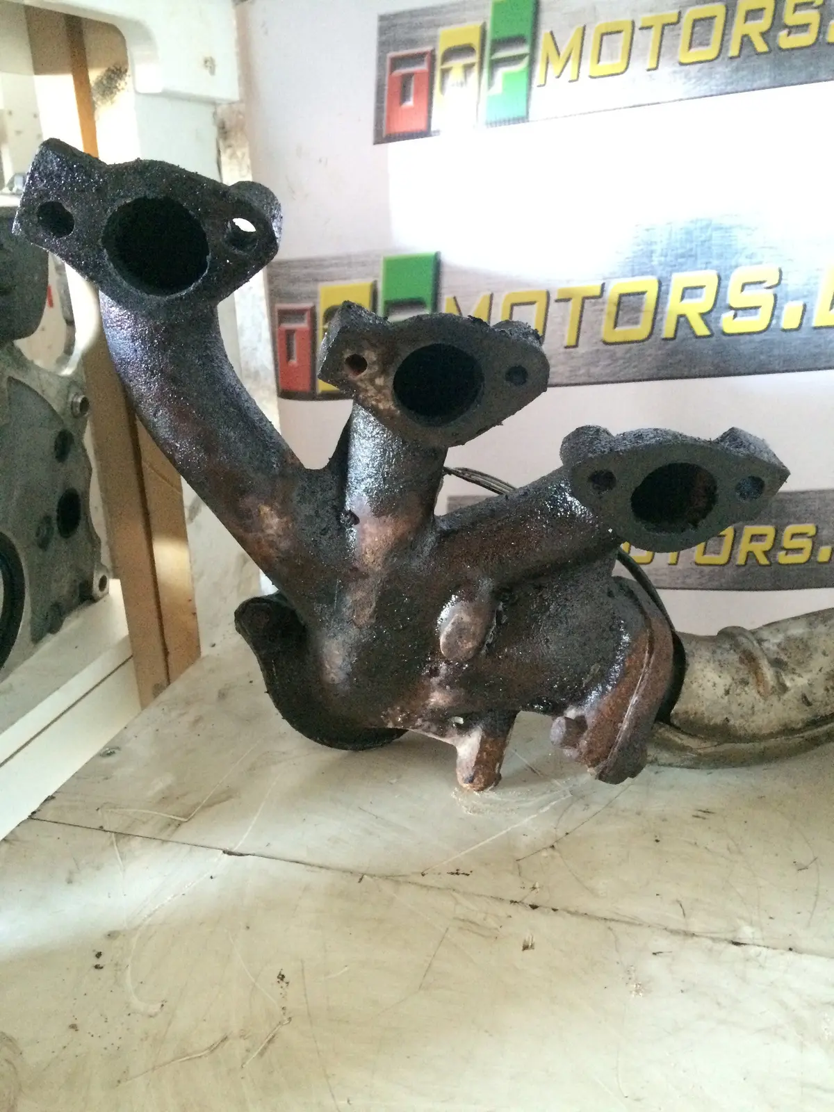 1996 Chrysler 3.3 Petrol Engine Ex Exhaust Manifold 2