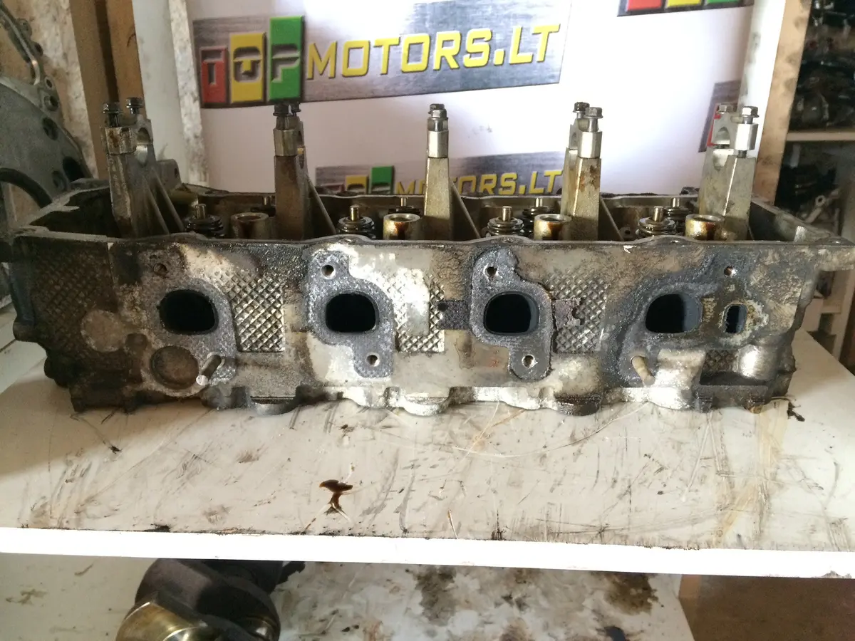 2001 Jeep 4.7 V8 Petrol Engine Cylinder Head 53020801 4L Ad 2