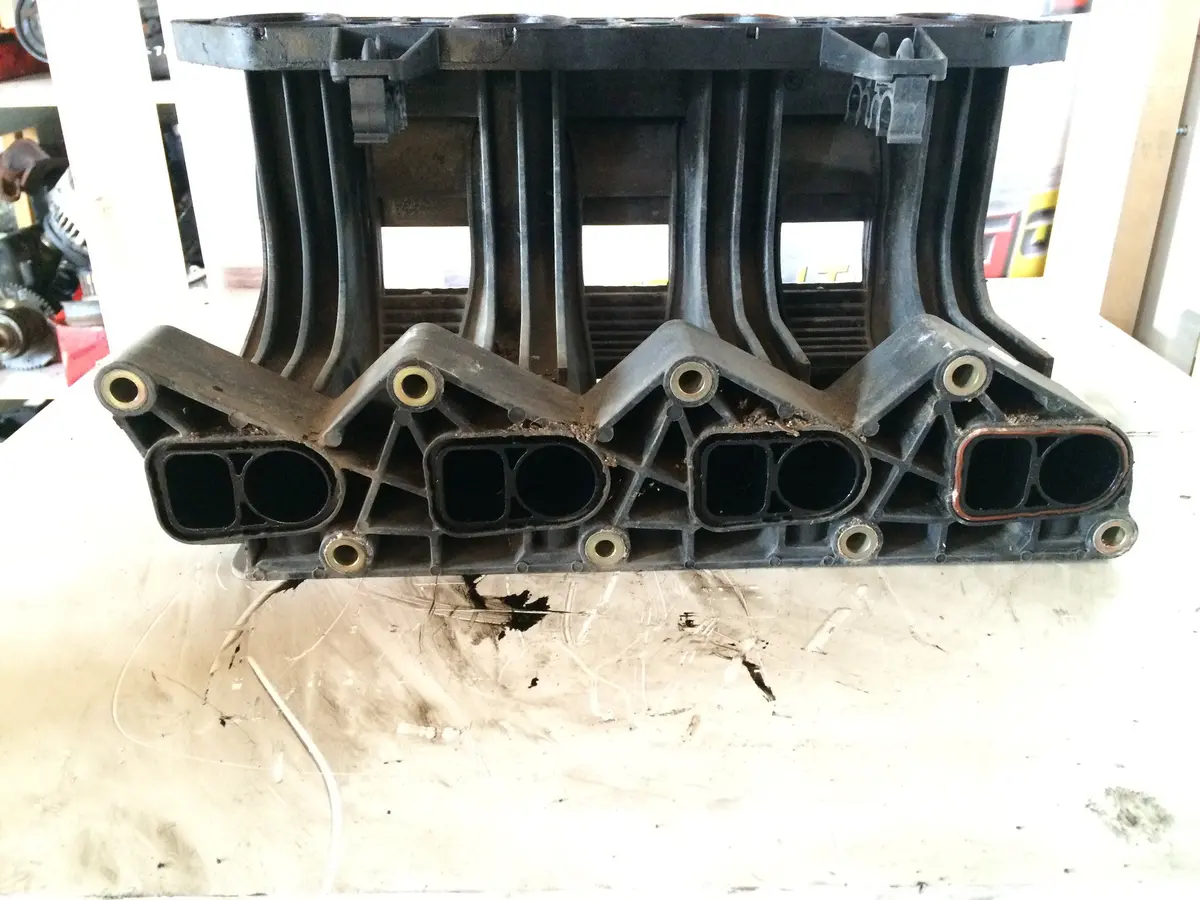 2001 611 Mercedes-Benz Mb 2.2 Cdi Diesel Engine In Intake Inlet Manifold A611 090 06 37 2