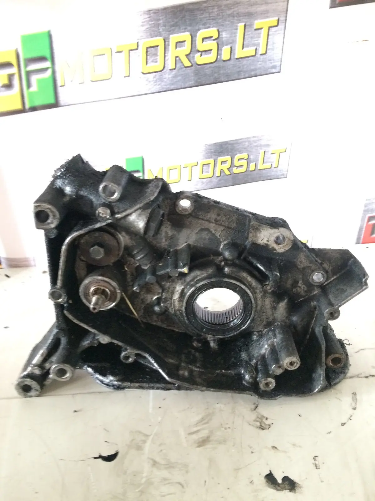 2004 4D56 Mitsubishi 2.5 D Diesel Engine Oil Pump 1