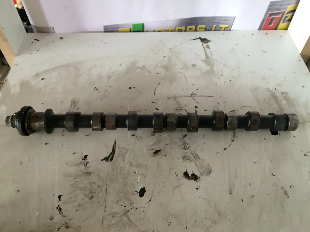 2004 4D56 Mitsubishi 2.5 D Diesel Engine Camshaft 1