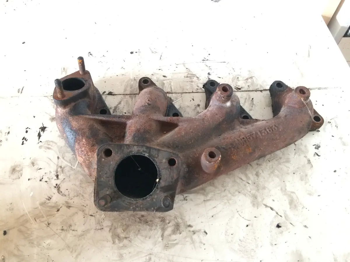 2004 4D56 Mitsubishi 2.5 D Diesel Engine Ex Exhaust Manifold Mr571363 2
