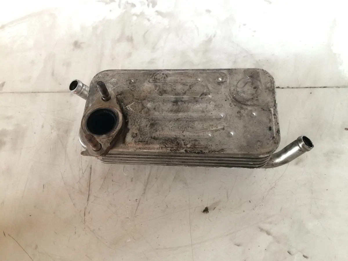 2004 4D56 Mitsubishi 2.5 D Diesel Engine Oil Cooler 1