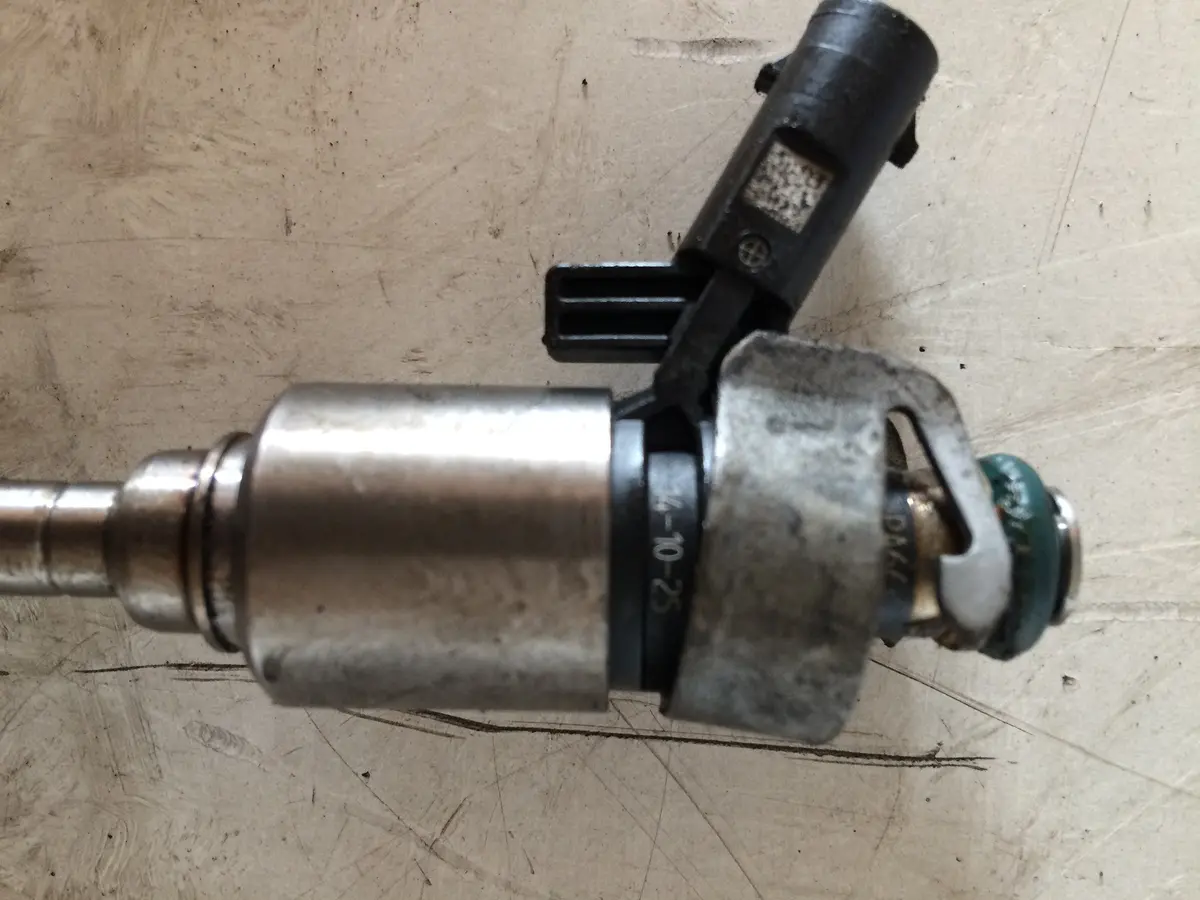 2010 Ccz Audi Volkswagen Skoda Seat 2.0 Tfsi Petrol Engine Injector 06H906036p 2